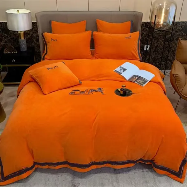 2023 Luxuriöses Winter-King-Size-Designer-Bettwäsche-Set mit orangefarbenem Pferd, bedruckter Samt-Bettbezug, Bettlaken mit 2 Kissenbezügen, Queen-Size-Bettdecken-Sets, Bezüge