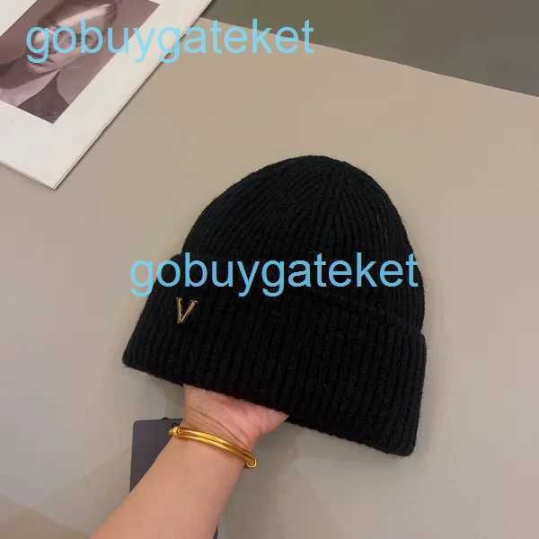 Дизайнер шляпы Bonnet Spark Beanie для мужских женских модных букв Письмо Брошь. Случайные шляпы осени и зимняя шерстяная вязаная кепка Кашмир Кеп