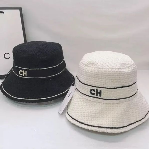 Tasarımcı Şapkalar Moda Kova Şapkası Kadın Erkek Beyzbol Kapakları Toptan Beanie Casquettes Siyah Beyaz Balıkçı Kovaları Kovalar Şapkalar Patchwork Sonbahar Kış Geniş Kötü Şapkalar