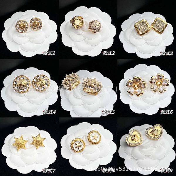 Vercaces de designer Versage Jewelry Queen Fanjia Medusa Earstuds com brincos circulares do palácio da cabeça humana tatuada Brincos de labirinto e agulhas de prata