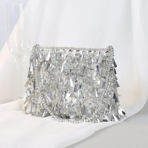 Çantalar 2022 Yeni Gümüş Pullu Püskül Kadınlar Küçük Crossbody Çantalar El Yapımı Boncuklu Bayanlar Partisi Akşam Debriyaj Çantası Moda Çantaları B473