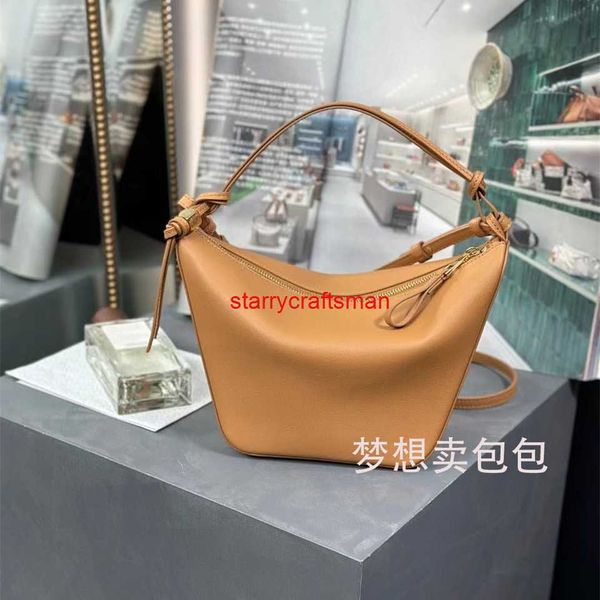 Hammock Hobo Bag Womens Luxury Ombro Bolsas Loewies 2024 Italiano Importado Bezerro Couro Hammock Único Ombro Diagonal Underarm Bag Hobo Lunch Box Hammock HB2J