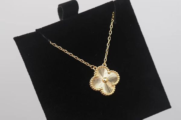 18K Gold Luxury Laser Clover Designer Pingente decote