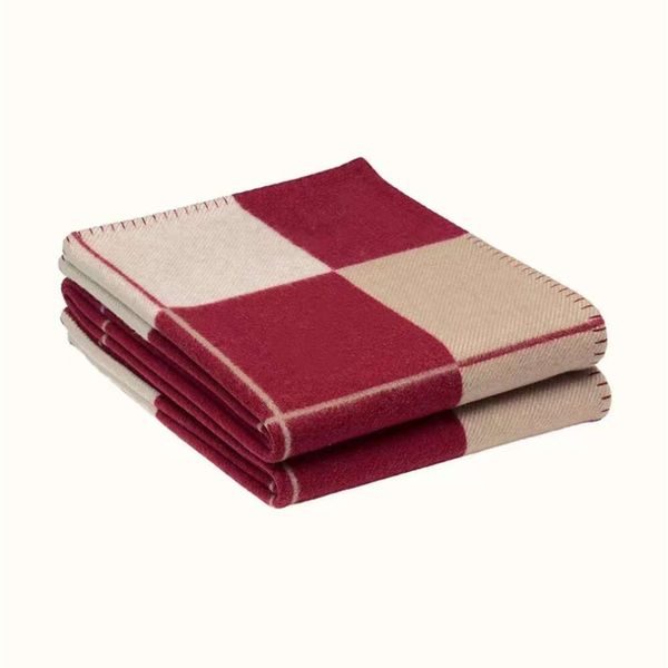 Designer Wolle warm Decke Sofa Kaschmir Fleece Cape Decken 135x170 cm Buchstabe Häkelte weiche tragbare Plaid -Reisetrockne Wurfkleidung