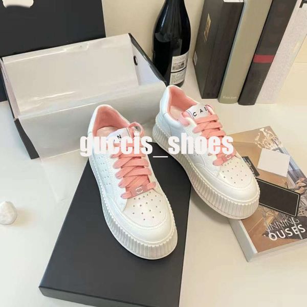 2023 scarpe casual da donna scarpe di marca da viaggio sneakers stringate in pelle moda scarpe da corsa piatte da donna lettere scarpe da donna sneakers fitness da uomo con suola spessan1