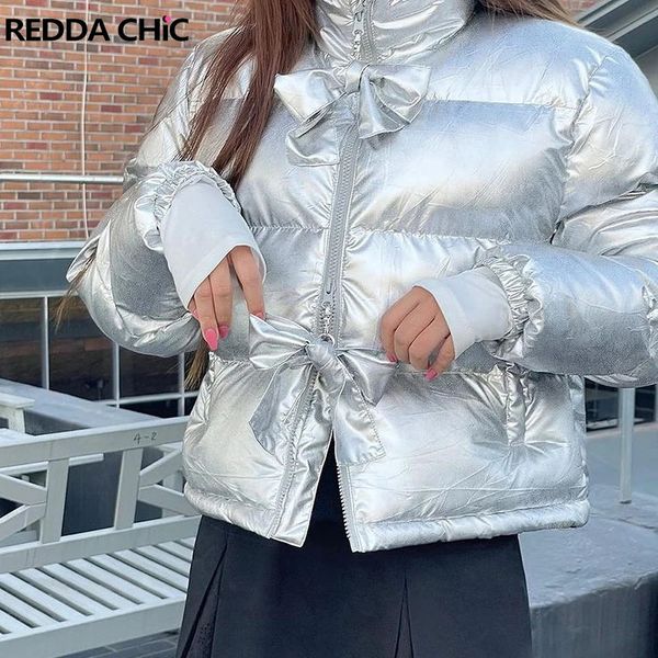 REDDACHiC Rollkragen-Schleife mit Reißverschluss, kurze Pufferjacke für Damen, Vintage-Y2k-Silber-Metallic-Daunenjacke, Steppmantel, warme Winterparkas 231225