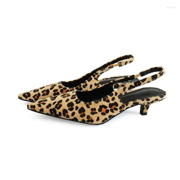 Sapatos de vestido Traf Mulheres Saltos Apontados Sandálias Slingbacks Elegante Sexy Leopardo Verão Golden Stiletto Confortável Bombas 2023