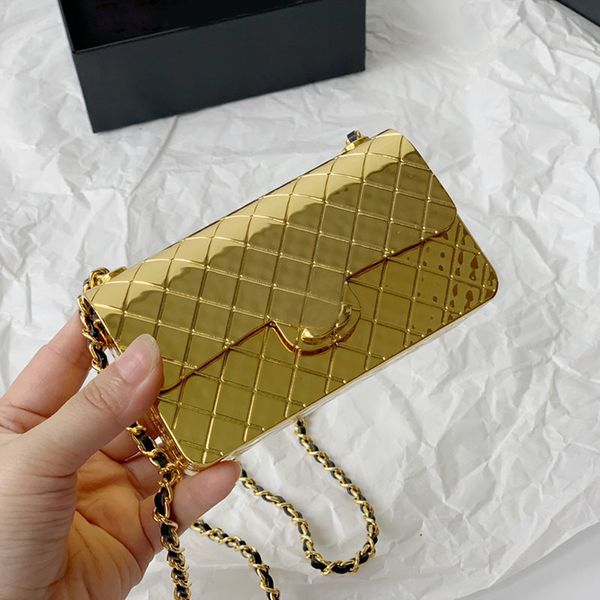 Designer feminino mini brilhante metal aba bolsa de noite 12x7x4cm ouro/prata hardware matelassê corrente esculpida diamante treliça luxo moeda bolsa cruz corpo bolsa ombro