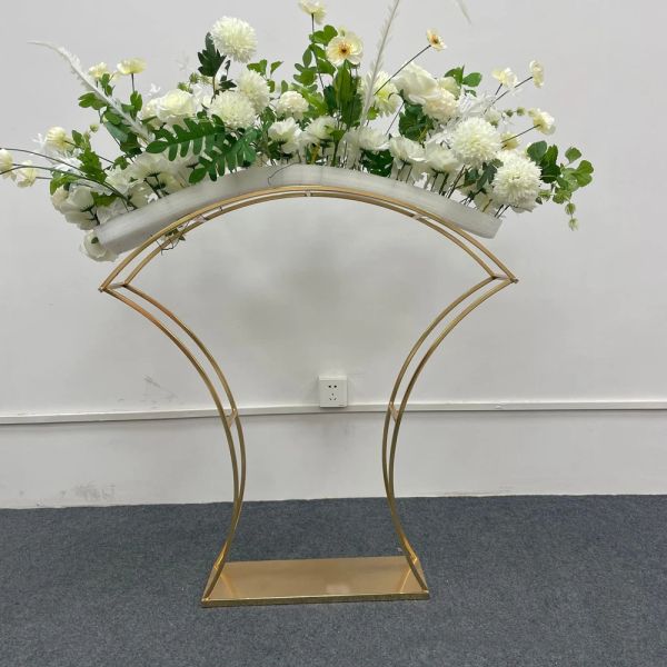 Vaso per fioriera centrotavola per tavolo da matrimonio in piombo da 5 pezzi con supporto per arco in oro per la decorazione di feste di eventi