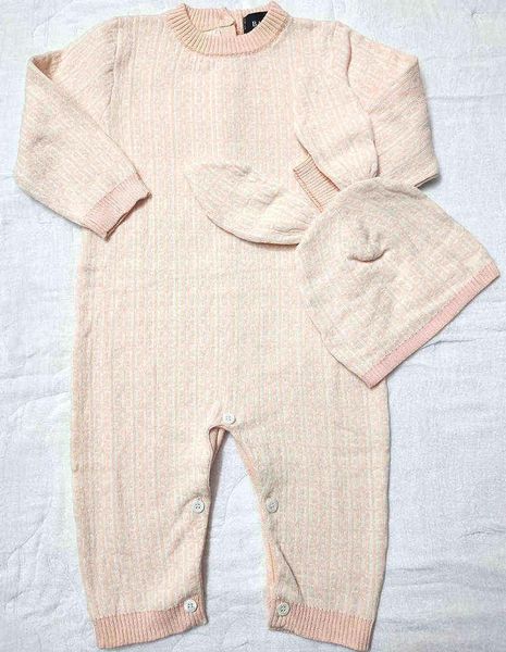 Yeni 2022 Kış Moda Mektubu Tarzı Yenidoğan Bebek Giysileri Toddler Erkek Bebek Kız Kahverengi Yün Battaniye Örgü Sweater Romper ve Hat G22