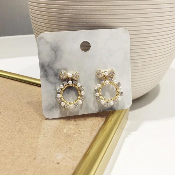 Gestüt Ohrringe für Frauen französische elegante Retro -Kristallbogen Künstliche Perle Runde Schmuck Großhandel