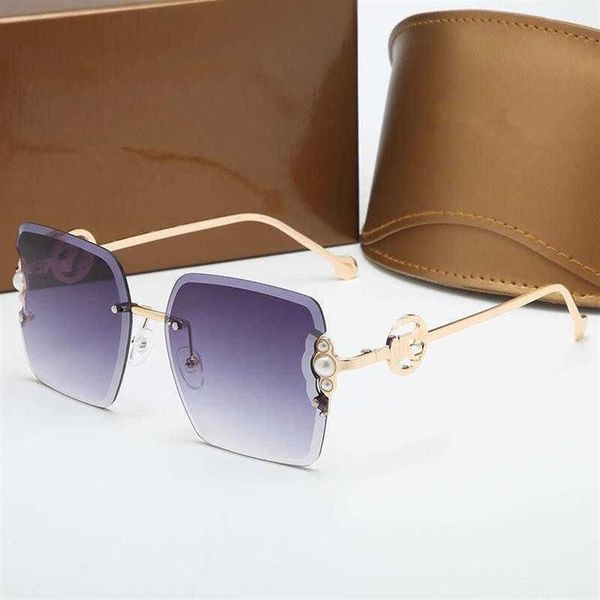 Moda de verano Gafas de sol para mujer Diseñador Cuadrado Sin marco Arte Perla adornada Patillas de metal dorado Textura premium Simple y Ele294h