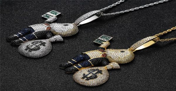 Große Hand, die einen US-Dollar-Schein hält, barhäuptiger kleiner Junge, schöne Geldtasche, Farbe Zirkon, Schmuck, Geschenk. 8746885