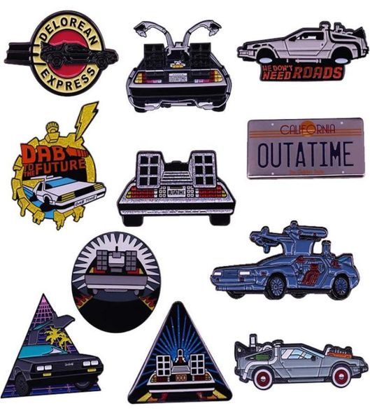 Pins Broches DeLorean Emblema OUTATIME Broche de carro Máquina de viajar no tempo Pino esmaltado Retro 80s Filme De volta para o futuro Marty McFl1346237
