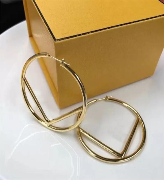 Kadınlar için altın küpe, daire tasarımcısı saplama küpe lüksler marka mektup tasarım marka mektupları küpeler moda takı tom9926705