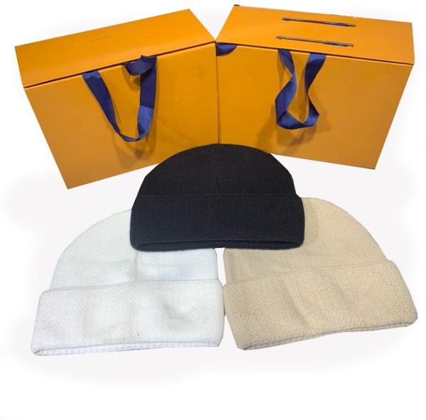 Collezione di berretti in maglia Fashion Letters L selezione cappelli classico abito da donna per Daliy o festa con pacchetto regalo sacchetto per la polvere colore op5801498