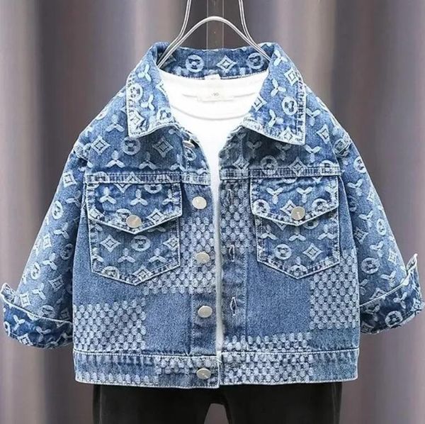 Куртки 2023l, детская дизайнерская джинсовая куртка, синяя весенняя куртка для маленьких мальчиков и девочек, мягкие джинсовые куртки, детское пальто