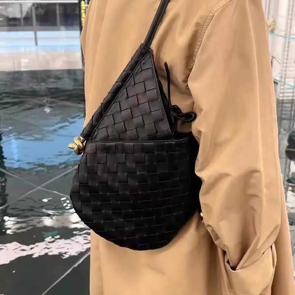 Yeni gerçek deri dokuma kadın omuz çantası moda sepeti koltuk altı çantalar ve el çantaları el yapımı örme kalite kılıfları
