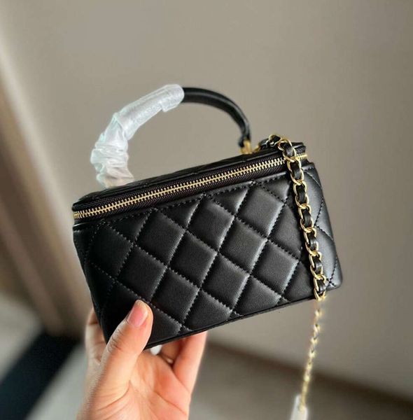 Black White Womens Vanity Box Designer Bolsas Top Handle Totes Quilted Matelasse Chain Crossbody Ombro Cosmético Caid Batom Titular Mini Bolsas de Luxo CCCC589