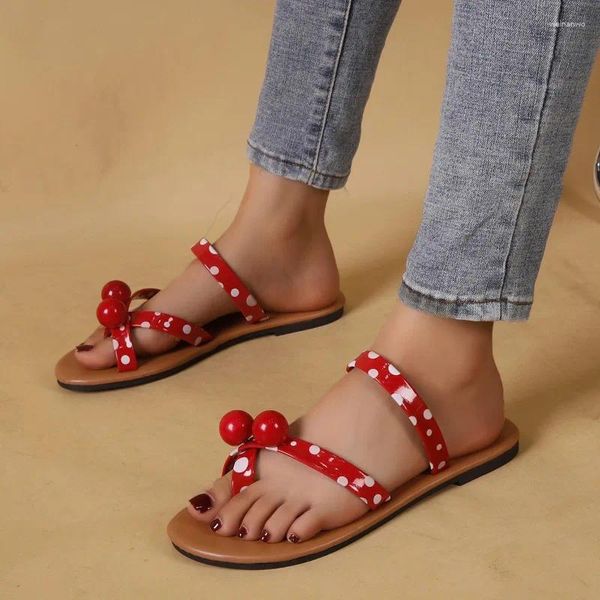 Chinelos senhoras sapatos à venda 2023 dedo do pé aberto tendência feminina diária mulheres pérola polka dot redondo plano com sandálias tanga