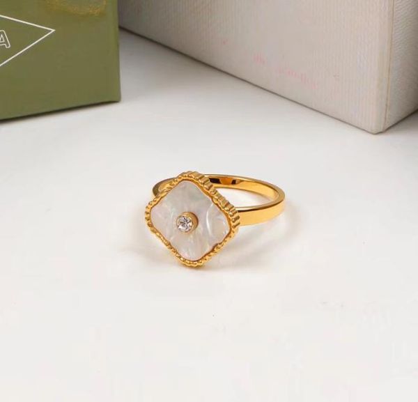Top-Qualität Single Diamond Classic Love Ring Schwarz Weiß Farben FourLeaf Flower Luxusmarke Edelstahl Paar Ringe Fashion8174753