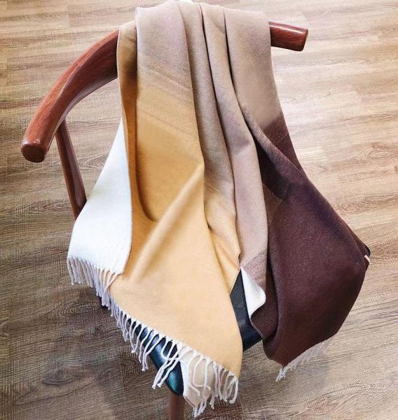 Mulheres lenço de luxo tamanho grande mulher impresso bordado 3 estilo designer xales f seda inverno impressão foulard cetim quadrado cabeça cachecóis 9211430