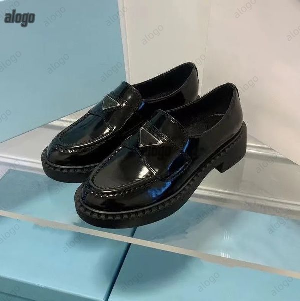 Tasarımcı Loafers Deri Monolit Üçgen Kauçuk Sandal Kadın Balıkçı Platform Ayakkabı Üçgen Metal Logo Terlik Retro Plaj Loafers Yuvarlak Toe Eur 35-41