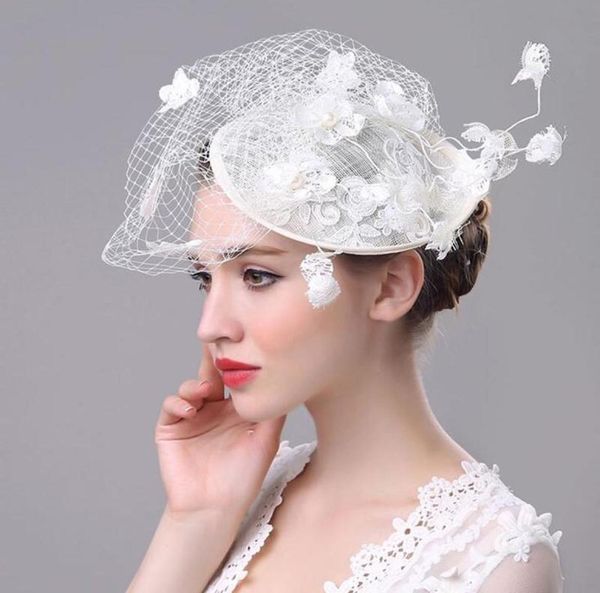 Cappelli a tesa larga Fatti a mano in pizzo a rete in filato Fedora Cappello da donna Royal Ascot Ladies Day British Elegante berretto da sposa Banchetto Fascinator H8544369