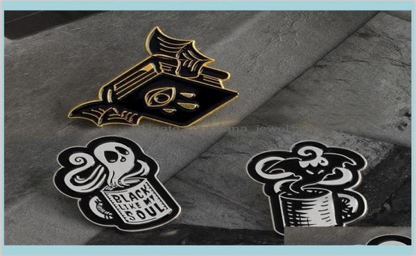 Pinos jóias morcego mau olhado livro como minha alma caneca engraçado café citação preto punk broches emblemas entrega gota 2021 5cg804730240