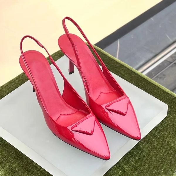 Ouro micro rótulo decoração triangular pequenos sapatos vermelhos slingbacks bombas couro de patente em forma de amêndoa saltos altos sandálias de designer de luxo feminino75mm com caixa