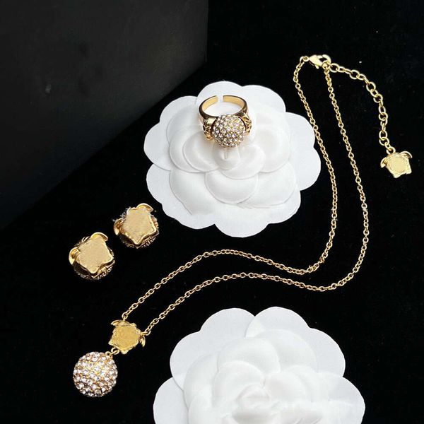 Anello gioielli Vercaces Versages del designer Nuova collana Medusa piena di diamanti con bracciale in ottone con emblema e orecchini con testa umana