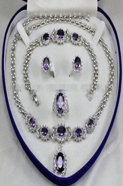 Bellissimo set di orecchini con bracciale a maglie intarsiati di ametista e collana con anello8913776
