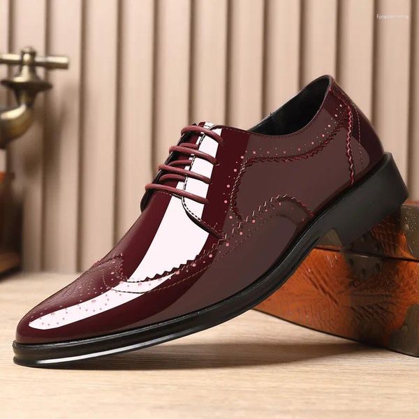 Kleid Schuhe Frühling Männer Brogue Patent Leder Business Formal Casual Große Größe 38-47