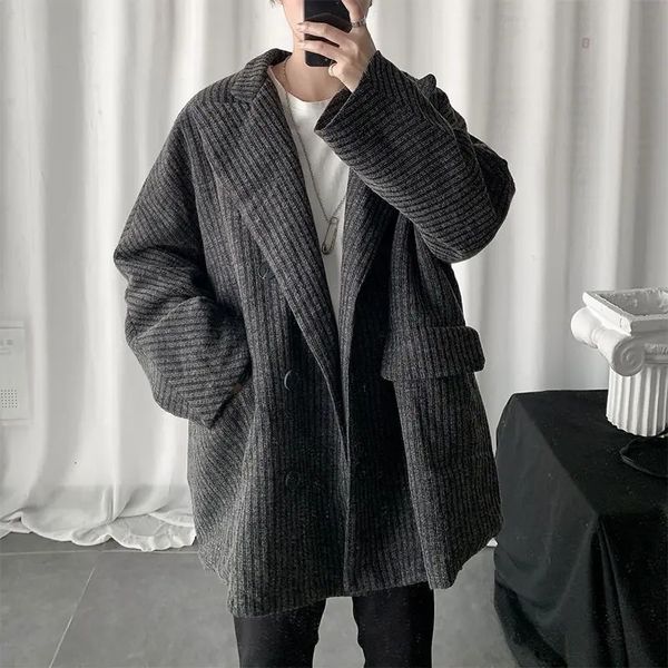 Giacca antivento spessa di media lunghezza da uomo stile Hong Kong 2022 autunno / inverno giacca in lana retrò unisex Giacca coreana in velluto a coste 231226