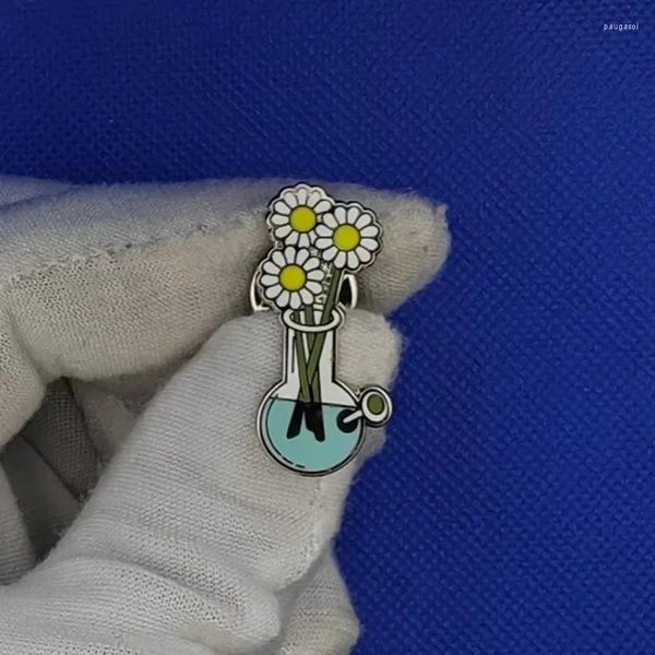 Broschen Chrysantheme Emaille Pins Cartoon Pflanze Bouquet Blumen Revers Pin Abzeichen Schmuck Geschenk Für Frauen Großhandel