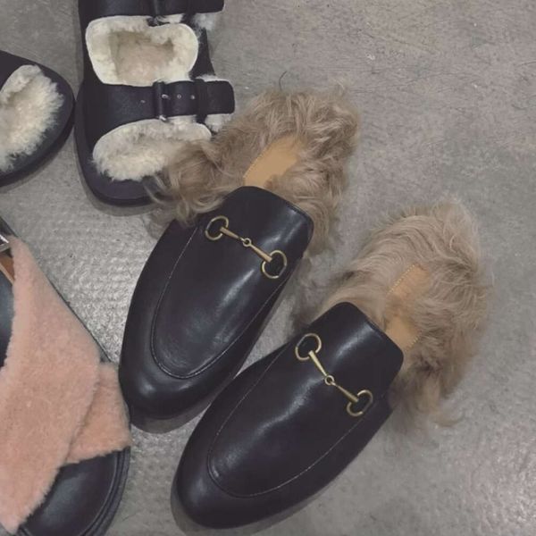 Scarpe firmate Mezzo rimorchio con fibbia in pelle di vacchetta Scarpe Muller pantofole di lana per le donne che indossano scarpe di lana in pelle scarpe di cotone per l'inverno Pantofola pelosa VDMRl