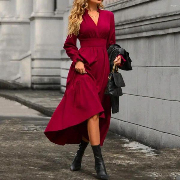 Vestidos casuais estilo simples vestido plissado detalhe elegante decote em v a linha midi com retalhos plissados cintura alta para mulheres cor sólida