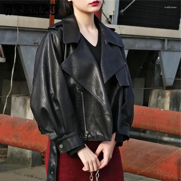 Женские куртки Черная свободная куртка из искусственной кожи с коротким отложным воротником и тонким пальто с длинными рукавами Повседневная мотобайкерская американская мода весна-осень
