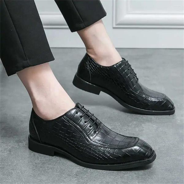 Sapatos de vestido Banquette Low Heel Dressing para homens Mens elegante festival botas tênis esporte krasovki segunda mão