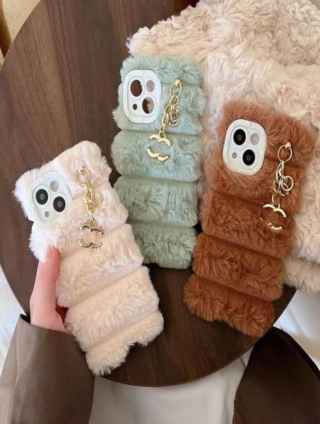 Luxury Designer Phone Cases Fashion Furry Case With Metal Pendant Phonecase Winter Shockproof Cover Shell For IPhone 14 Pro Max 136361593