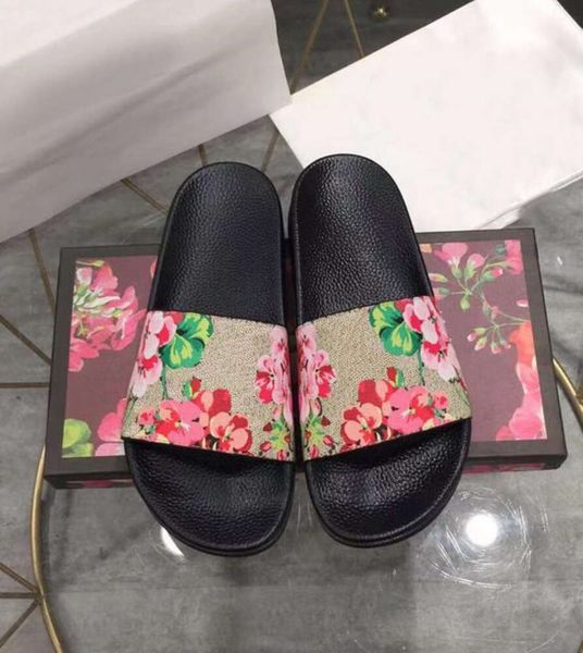 Mens Designers Slides Mulheres Chinelos Moda Luxurys Floral Slipper Couro Borracha Flats Sandálias Verão Praia Sapatos Mocassins Gear Bottoms Sliders 845