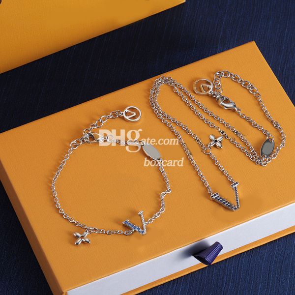 Collane a catena di lusso Braccialetti Set di gioielli con box regalo retrò braccialetti placcati collane per il regalo di compleanno per l'anniversario delle donne