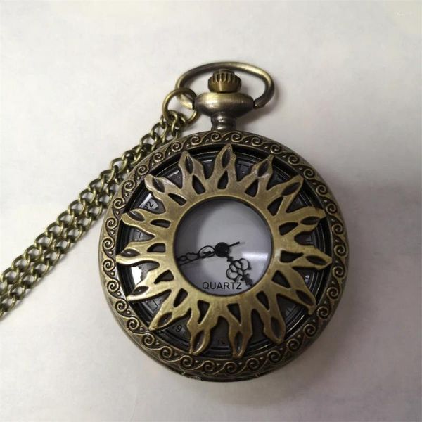 Orologi da tasca Orologio al quarzo con design a forma di sole cavo in bronzo Orologio da uomo con pendente a collana da donna Orologio da regalo in stile antico