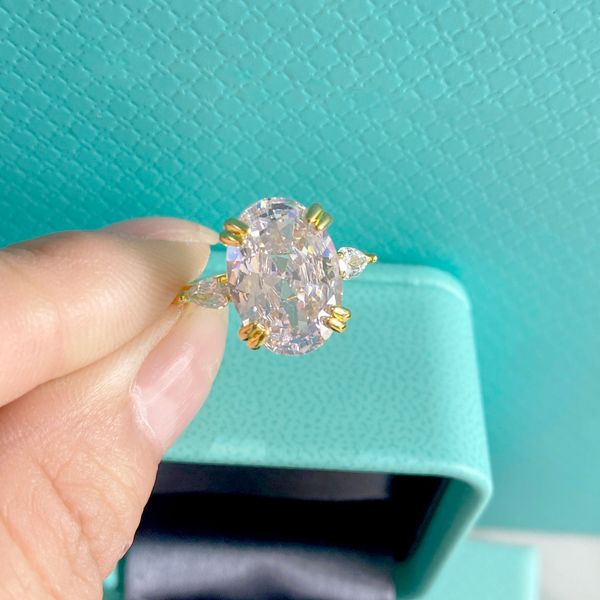 Anéis de designer de anel anéis de luxo para mulheres Big Diamonds Design de cores sólidas Anéis da moda Metal Moda Moda Combinagem Senhor Senhor Birthday Gift muito bom