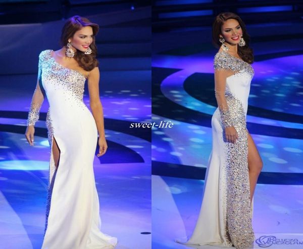 Miss Venezuela Pageant Vestidos de noite 2019 Bainha branca Um ombro de mangas compridas Cristais laterais de divisão sexy Celebrity D8422704
