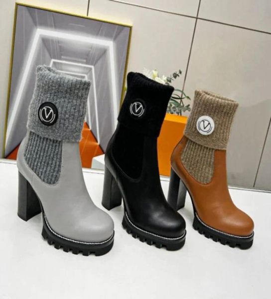 Schwarze Leder-Stiefelette für Damen, Plateau-Desert-Stiefel mit Kragen und Seiteneinsätzen aus modischer Wolle mit Sock-Boot-Profil