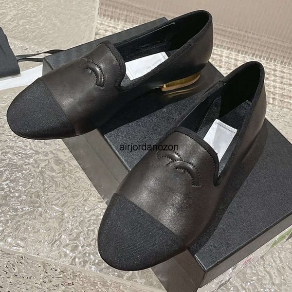 24SS Damen Low Heels Kleid Schuhe Slip On Sandalen Designer Retro Ballettschuh Klassische schwarze Hausschuhe Damen Slides Flip Flops Mädchen Outdoor Freizeitschuh Große Größe 41