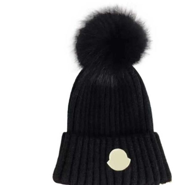 Beanieskull Caps Mooncler Tasarımcı Sonbahar ve Kış Örme Beanie Erkek ve Kadınlar Günlük Şapkalar Yüksek Kişilik Tıknaz Tutulmaz Kalın Sıcak Sahte Sahte Kürk Pom Beanies Hats Kadın VCT