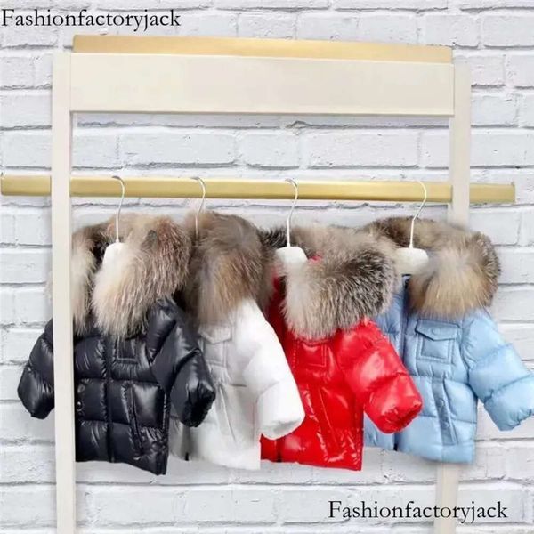 Roupas de designer de bebê Moda infantil Down Coat Kids meninos meninos Jaqueta quente de inverno Capuz de manga comprida com capuz com lacacos de pele de alta qualidade