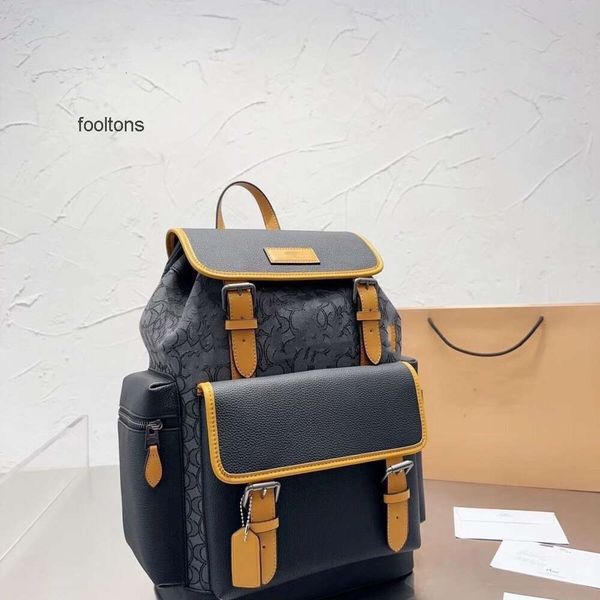 Designer Mackpack Men Pack Back Pack bem Light British Crossbody Resista a sujeira famosa famosa bolsa de viagem de mochila. Backpack da faculdade Viagens 28rs